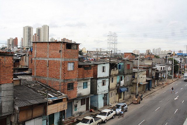 Intervenções para melhoria das condições habitacionais e redução da sobrecarga de infraestrutura devem ser contempladas nos projetos de urbanização de favelas